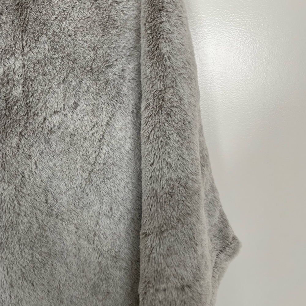 Poncho - Picture 2 of 3